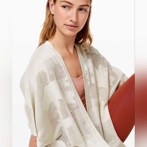 Lululemon Find Your Light Wrap Heathered Light Ivory - Picture 4 of 11